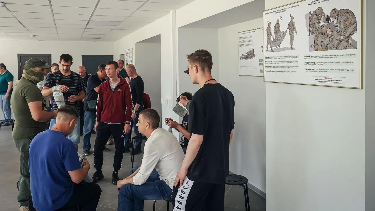 Контракт на военную службу добровольцы могут заключить в специальном центре подготовки в Балашихе