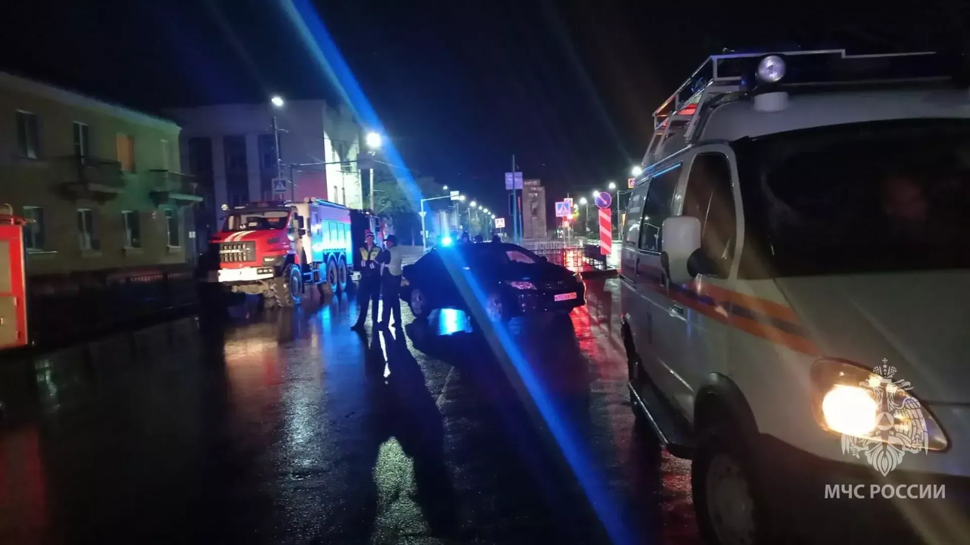 МЧС: пожар на московском складе на 800 квадратных метрах локализован