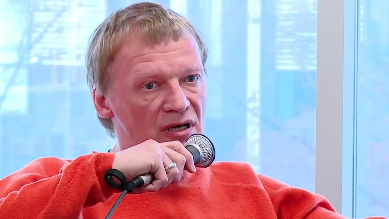 Вернувшийся из Канады актер Серебряков за год насобирал штрафов на 41 тыс. рублей