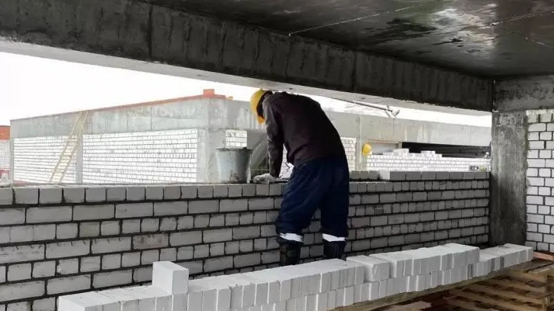 Строительство новой школы в Зарайске завершено почти наполовину