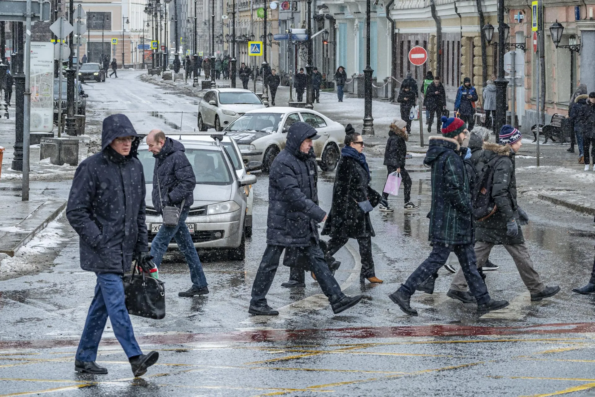 Небольшой снегопад в середине марта 2023 года в Москве. Фото: Konstantin Kokoshkin