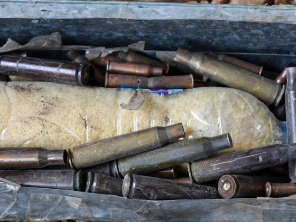 «На глаз определить невозможно даже профессионалу»: военный эксперт рассказал о самодельных бомбах