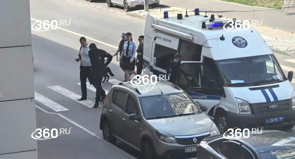 Очевидцы сообщили о поиске бомбы в фитнес-клубе на юге Москвы