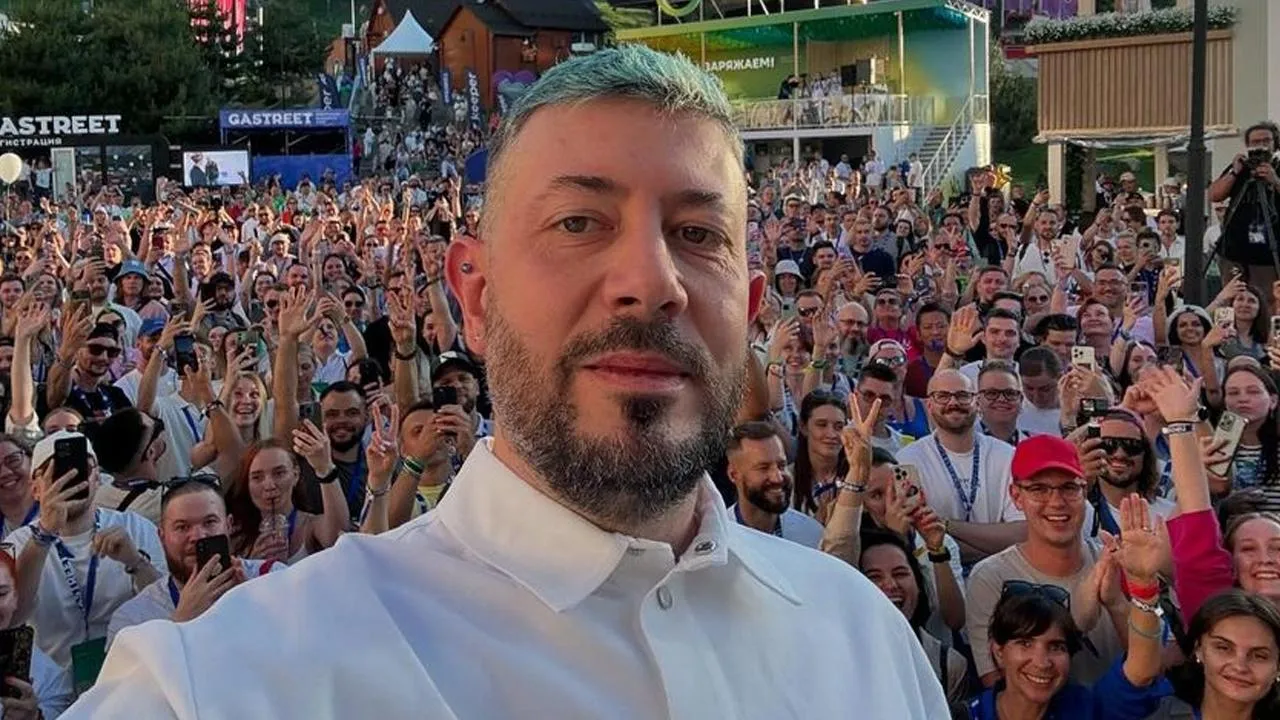 Артемий Лебедев раскритиковал посоветовавшего отказаться от алкоголя Дурова