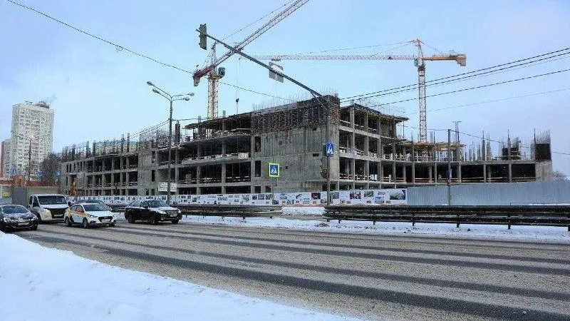 Строительство социально значимых объектов продолжается в Подмосковье в праздники