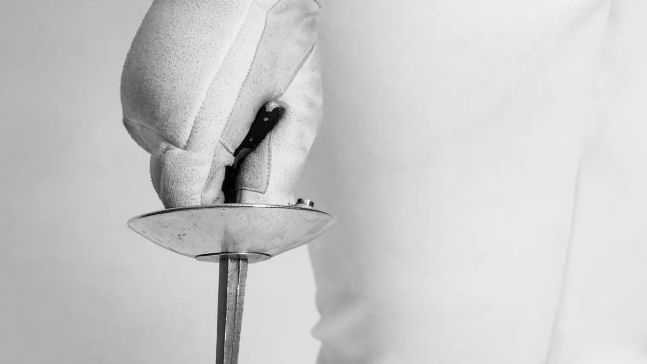 FIE дисквалифицировала украинскую саблистку Харлан после отказа пожать руку россиянке