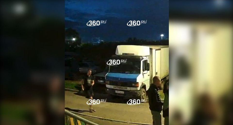 Нетрезвый мужчина в Кирове угрожал компании подростков ножом