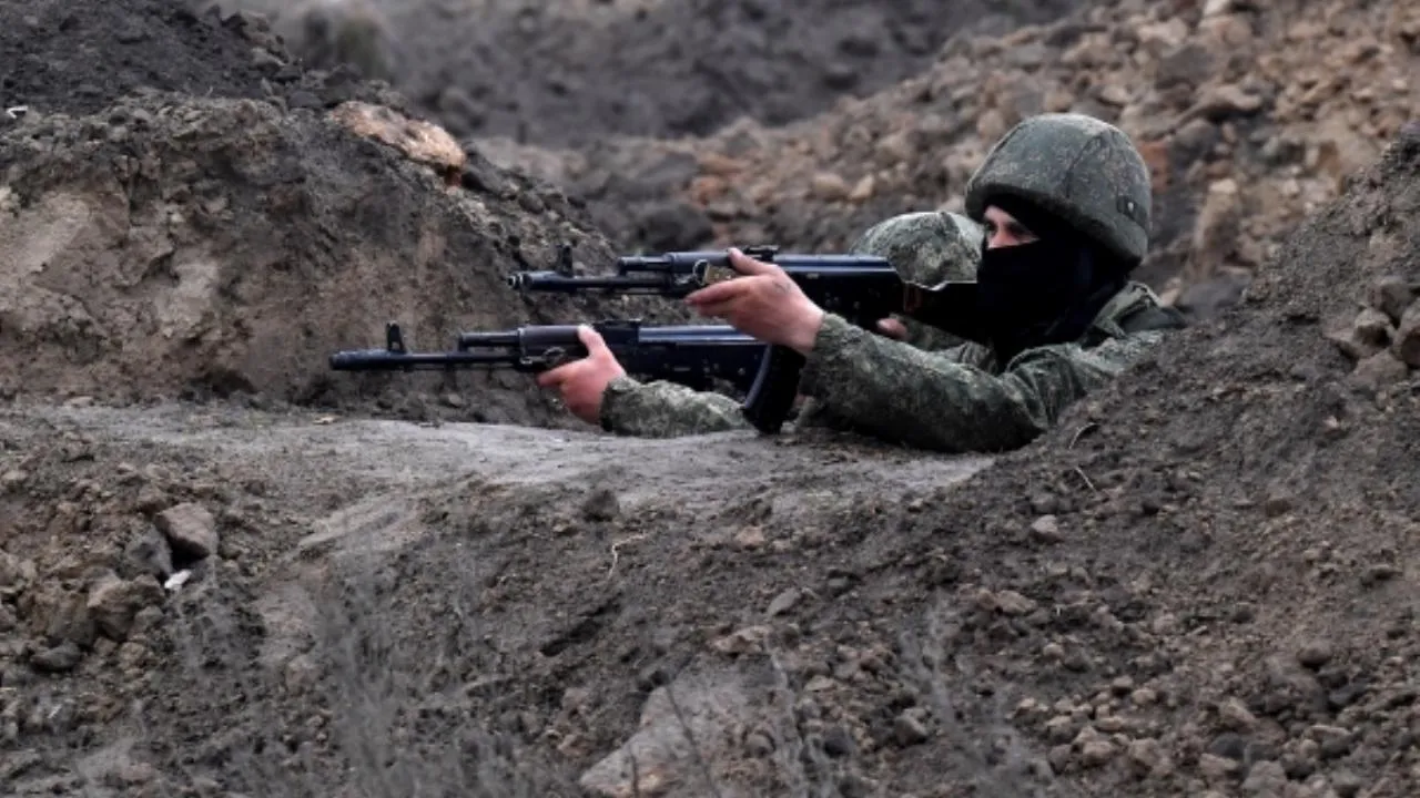 Российский мотострелок застрелил больше десятка солдат противника и сорвал вражескую атаку