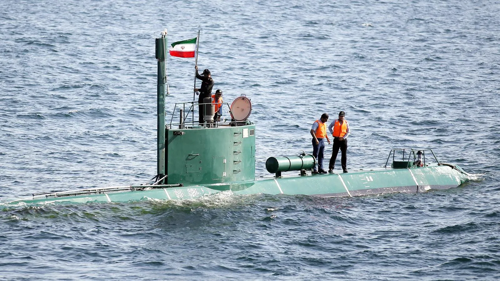 Подлодка Ирана в Оманском проливе. Ahmad Halabisaz
