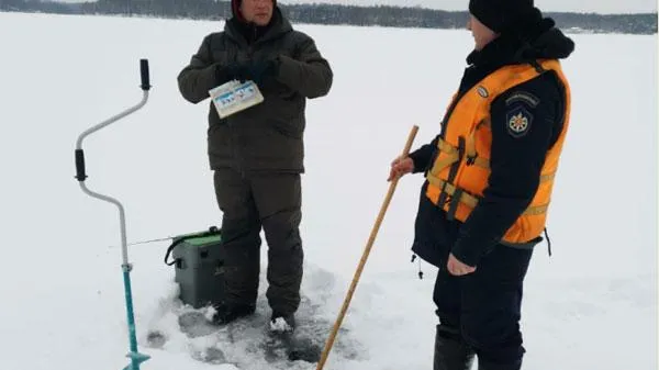 На 16 водоемах Подмосковья толщина льда остается критической