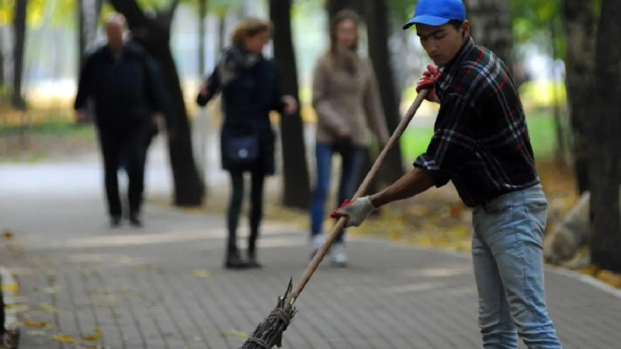 Казанцам могут предложить самим убирать снег из-за дефицита дворников