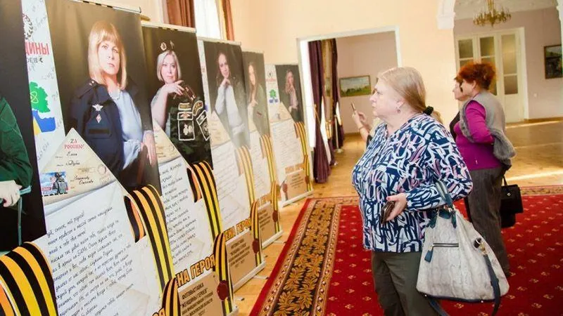 В Дубне открылась фотовыставка «Женщины героев»
