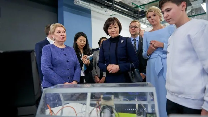 Воспитанники «Кванториума» представили проекты супруге японского премьера