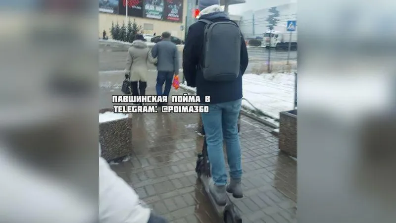 Самокатчик сбил женщину и обругал на мосту в Красногорске