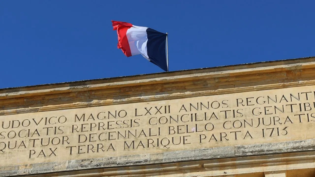 Parisien: Макрон отменил поездку в Бретань