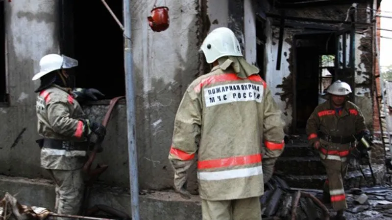 При пожаре в частном доме в Дмитровском районе погибли 2 человека