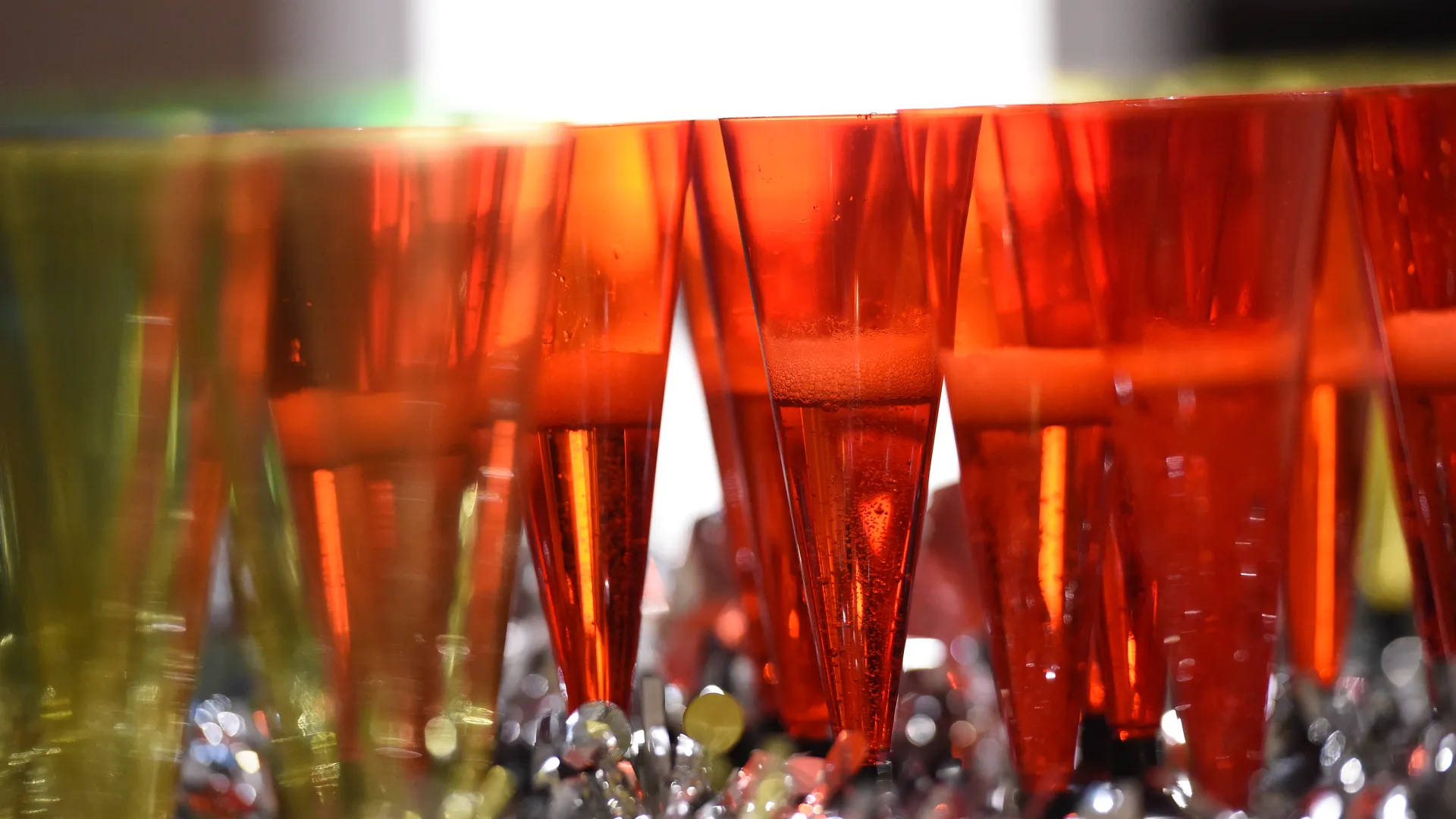 Депутат ГД Леонов: Безалкогольное шампанское не должно называться «детским»