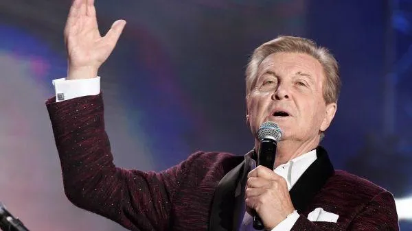 Лещенко считает, что российские певцы должны петь на «Евровидении» на русском языке