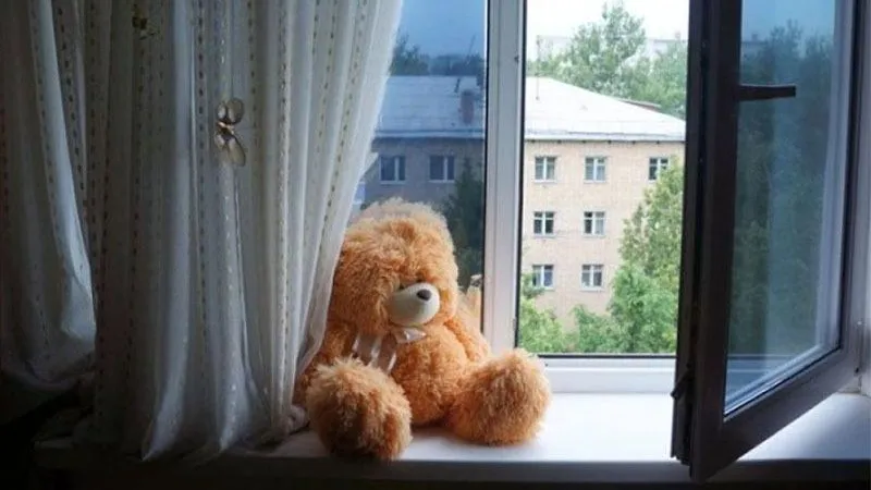 Четырехлетняя девочка выпала с 17-го этажа и осталась жива под Одинцово