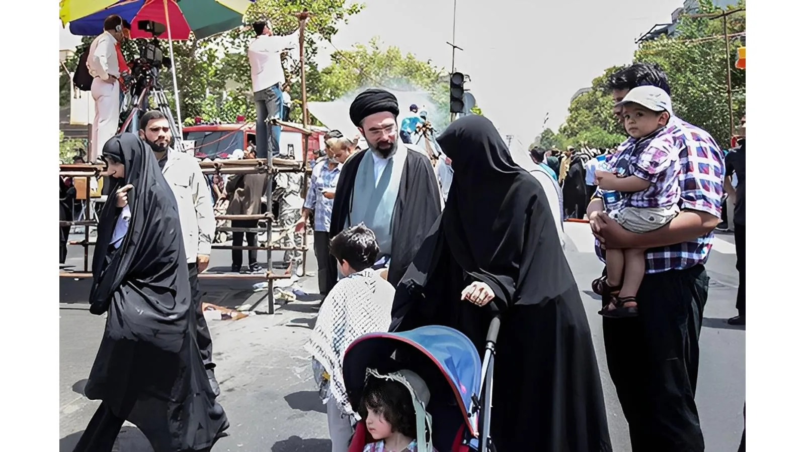 Моджтаба Хаменеи с женой и детьми. Rajanews