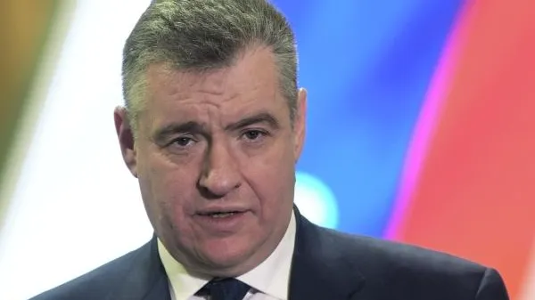 Депутат Слуцкий заявил, что Россия не оставит на произвол судьбы депортируемых русских из Латвии