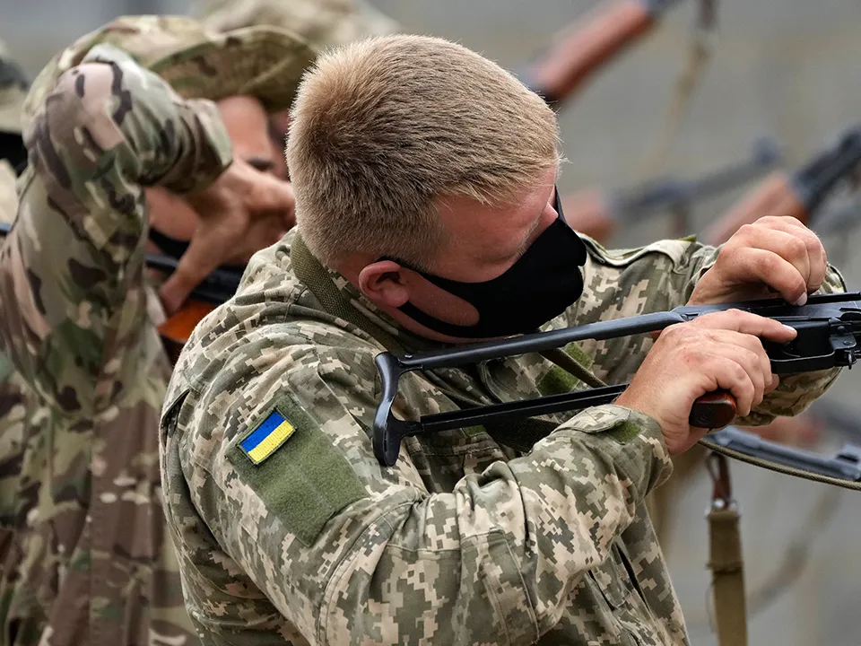 Военный эксперт Леонков заявил, что ВСУ могут устроить ряд военных провокаций на 9 Мая