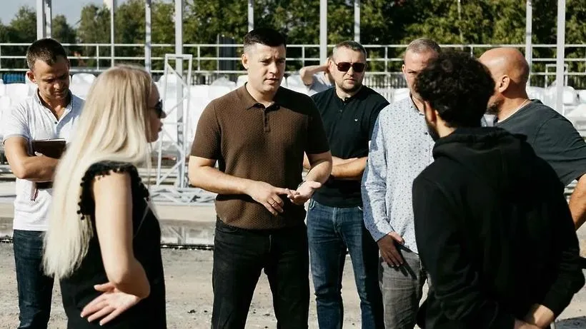 Глава Чехова проконтролировал ход работ по капитальному ремонту стадиона «Гидросталь»