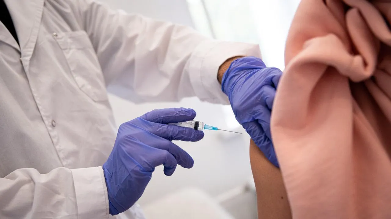 Около 18 тысяч жителей Подмосковья прошли вакцинацию от гриппа в мобильных комплексах