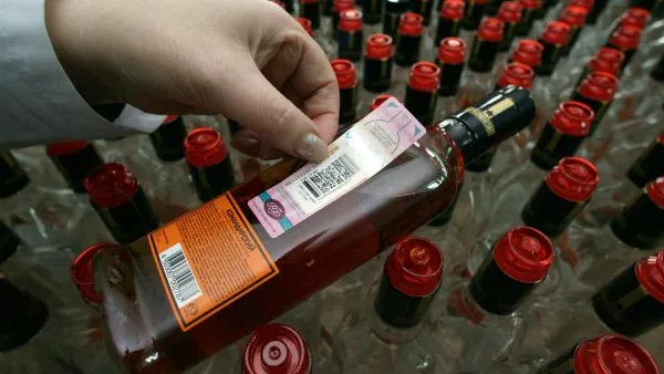 Четыре человека, в том числе сотрудник МВД, погибли из-за поддельного алкоголя в МО