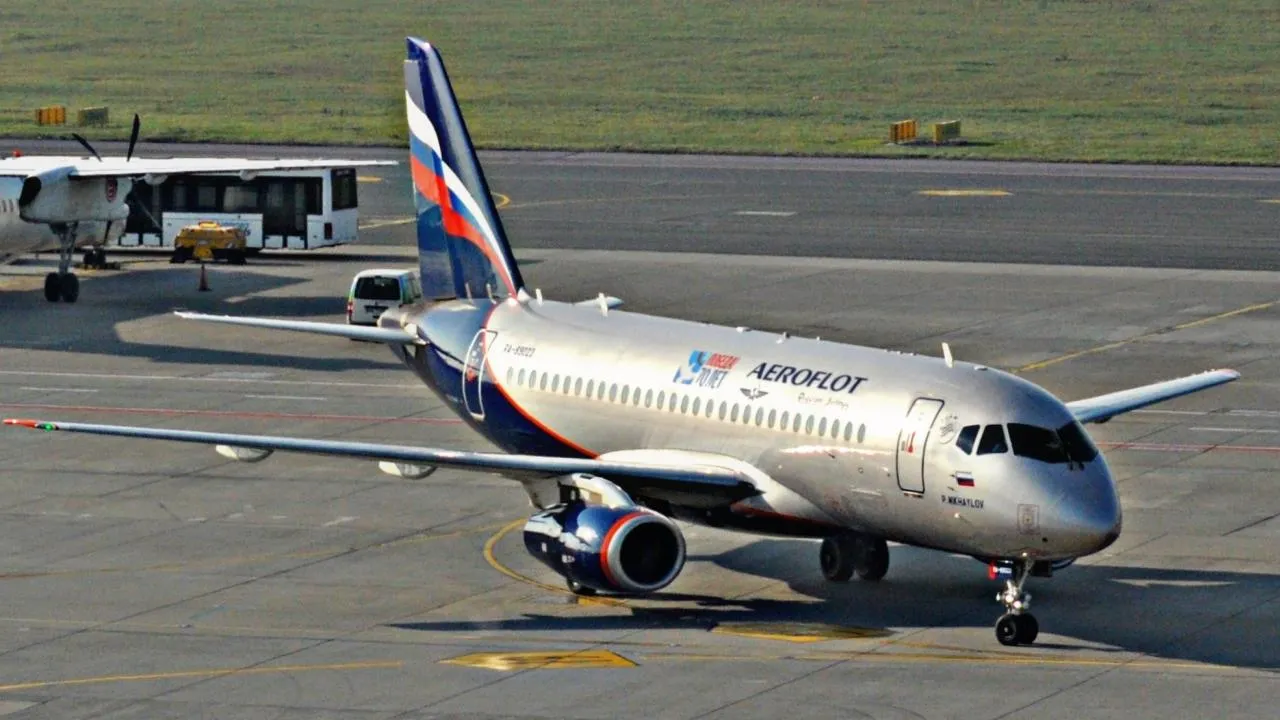 Полностью российский самолет Superjet 100 совершил первый полет