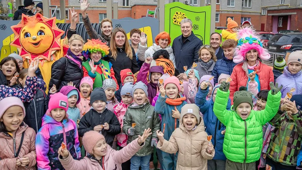 Глава муниципалитета Андрей Иванов открыл новую детскую площадку в поселке Часцы
