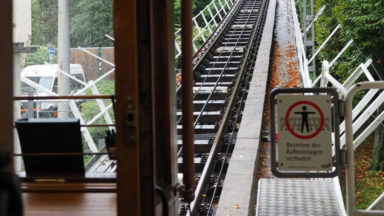 В Италии кабина фуникулера повисла в воздухе у подножия горы: есть погибшие