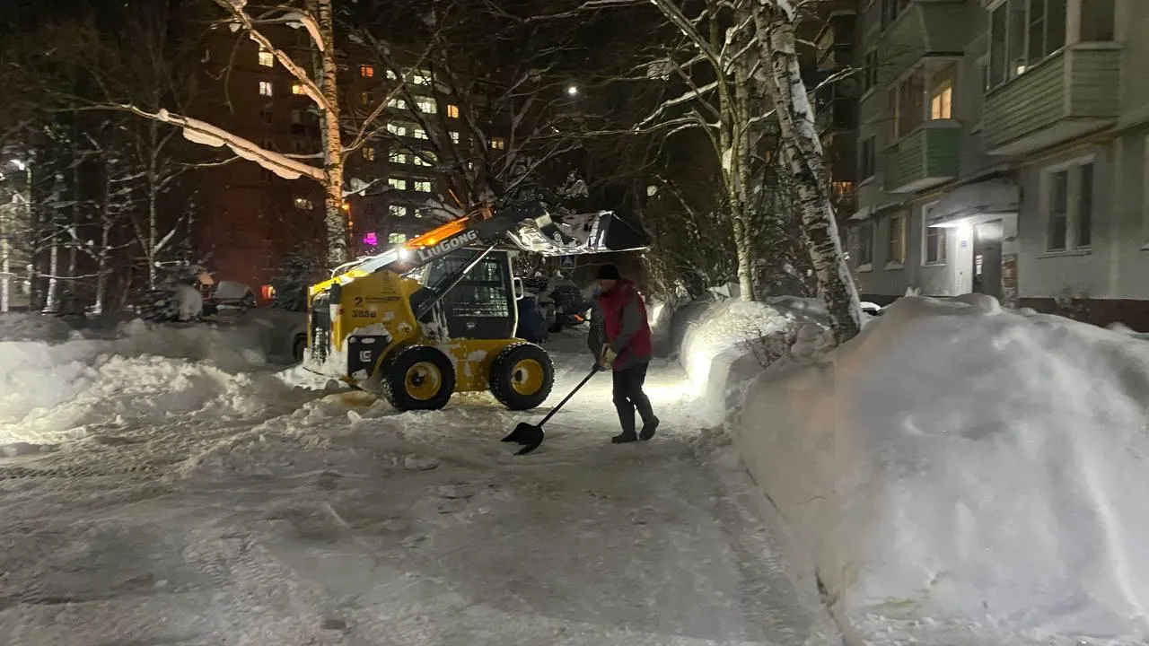 В Калининце на расчистку снега брошена «тяжелая артиллерия» жилищников