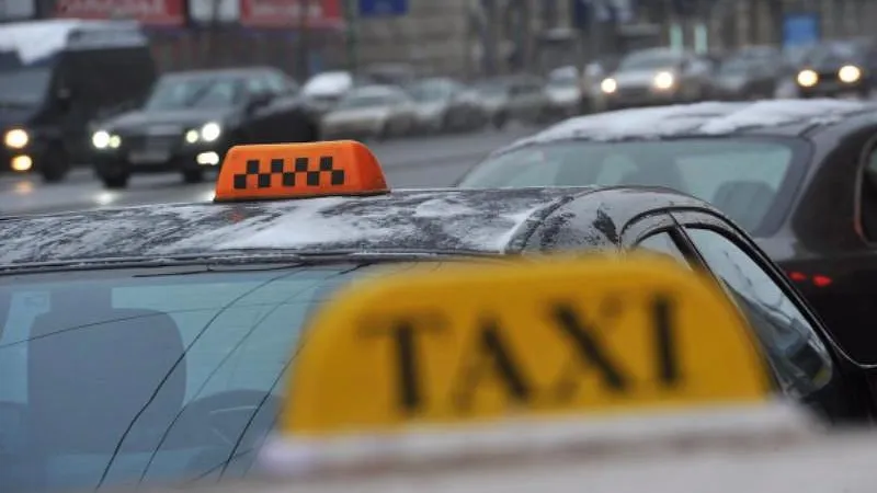 Ревнивый таксист протаранил автомобиль соперника в Одинцово