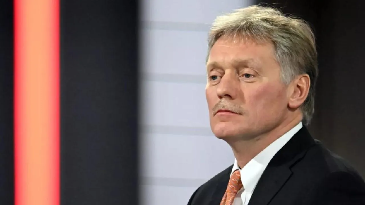 Песков заявил, что Подоляк ошибся в призыве убивать как можно больше россиян, перепутав их со «своими»