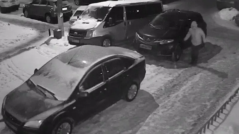 Серийного автовандала с отверткой изловили жители Красногорска