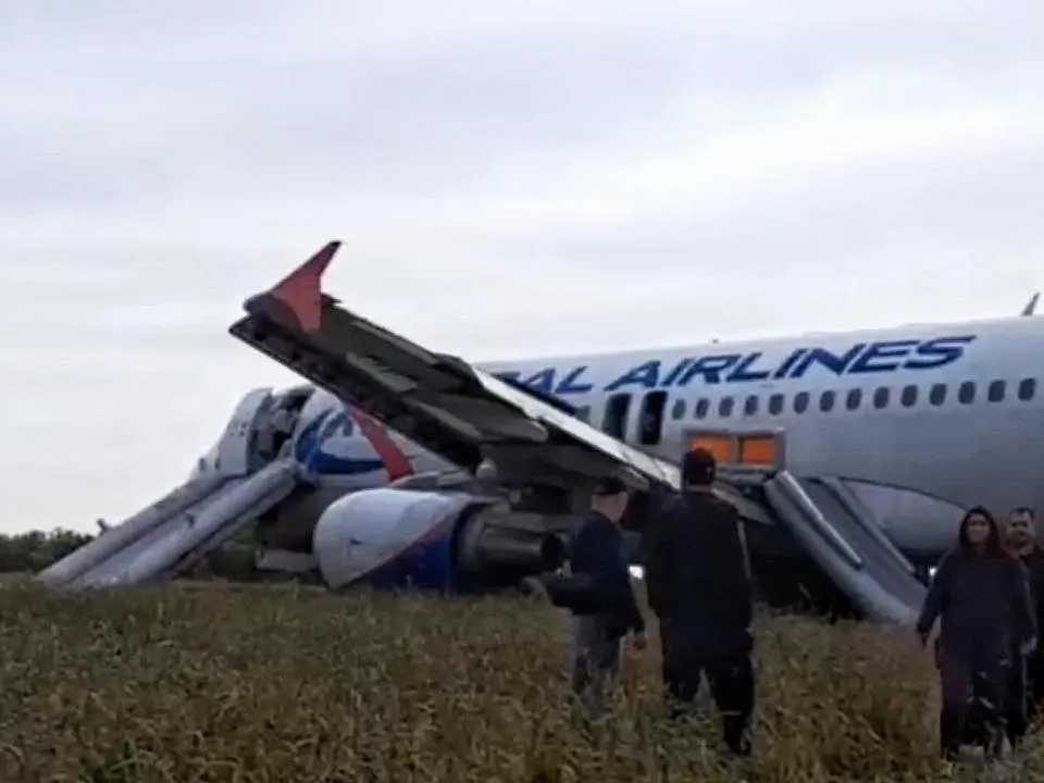 «Кредит доверия упадет»: как аварийная посадка самолета скажется на будущем «Уральских авиалиний»