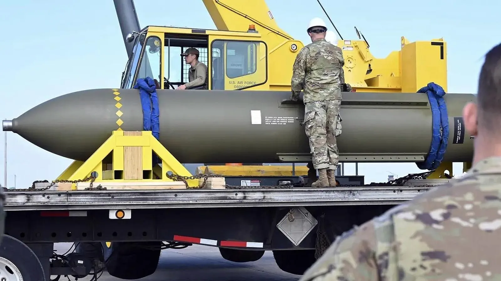 Перевозка GBU-57, 2023 год