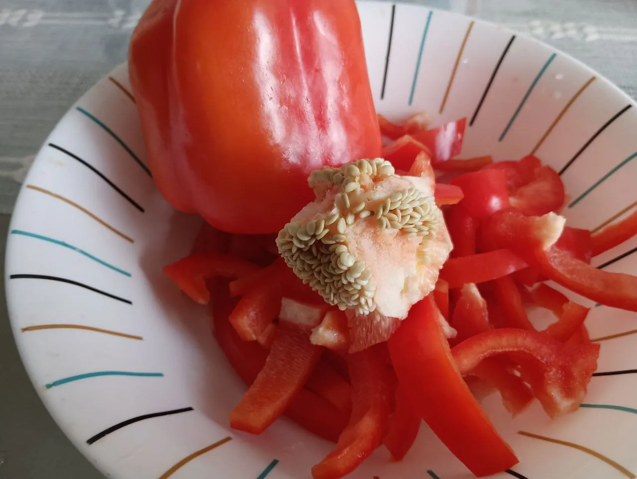 Самостоятельно выращенные перцы обычно получаются немного меньше плодов, из которых брали семена на рассаду. Фото: Антон Федоров.