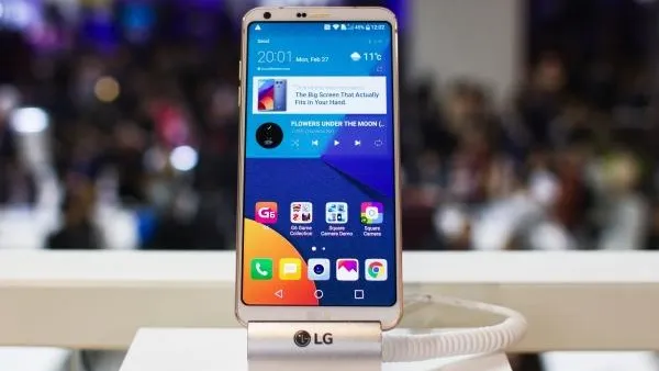 Компания LG разработала аксессуар для смартфонов, отпугивающий насекомых