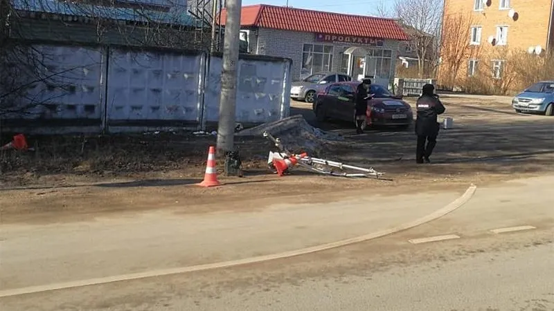 Вандал разгромил дорогую камеру-треногу под Лотошино
