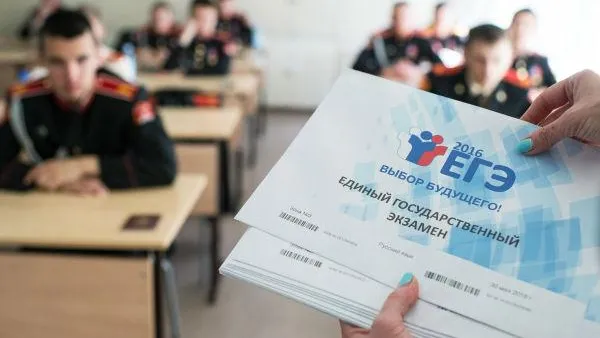 ЕГЭ по биологии и иностранным языкам сдают школьники РФ во вторник
