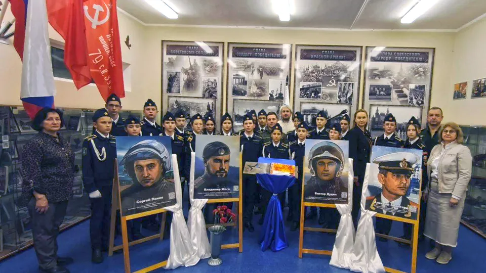 Выставка с фотографиями героев СВО. Фото: пресс-служба администрации г.о. Лосино-Петровский