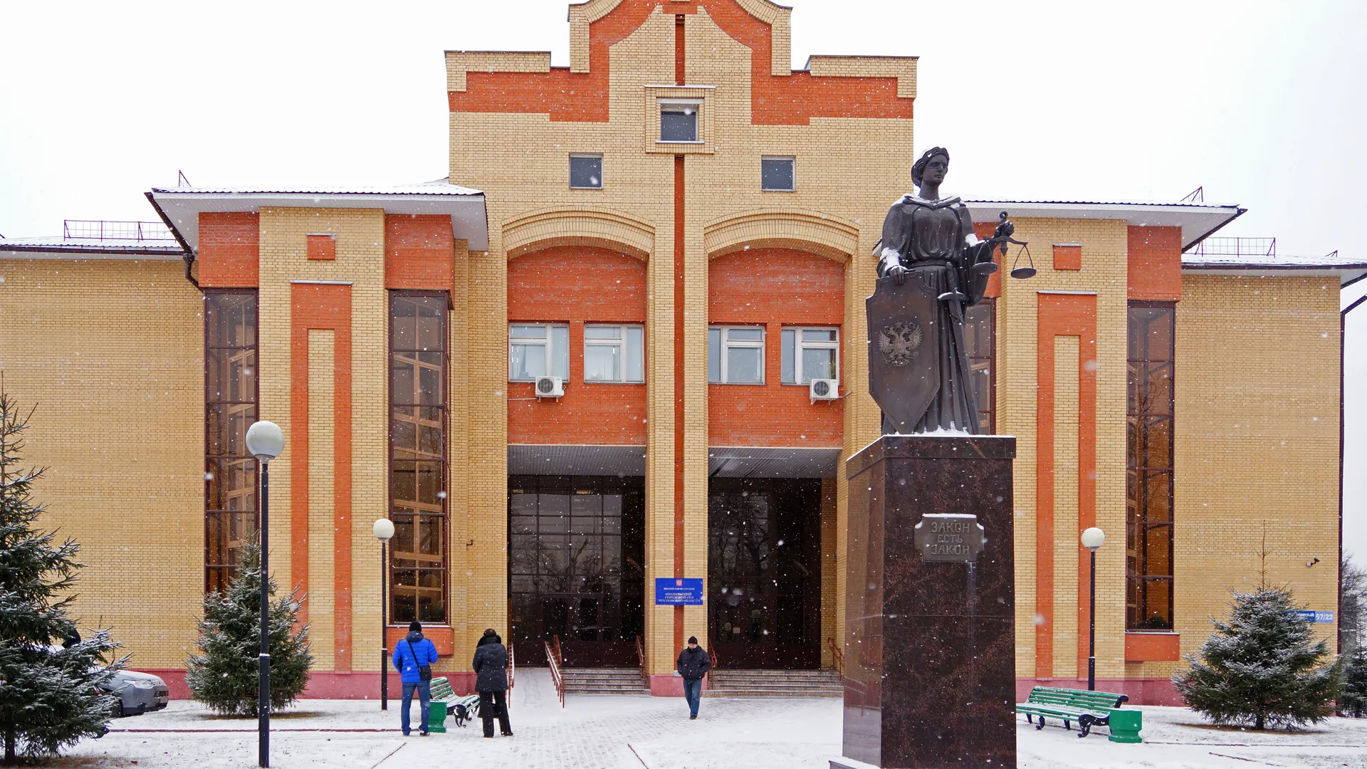 «Родинка под глазом» стоит 20 миллионов: неизвестная женщина судится с Бастой за родство