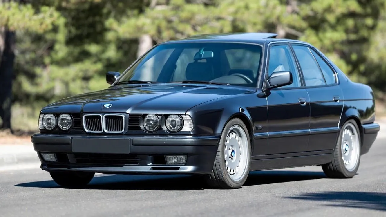 «Призрачный автомобиль»: россиянке выставили счет за BMW, которую она не покупала