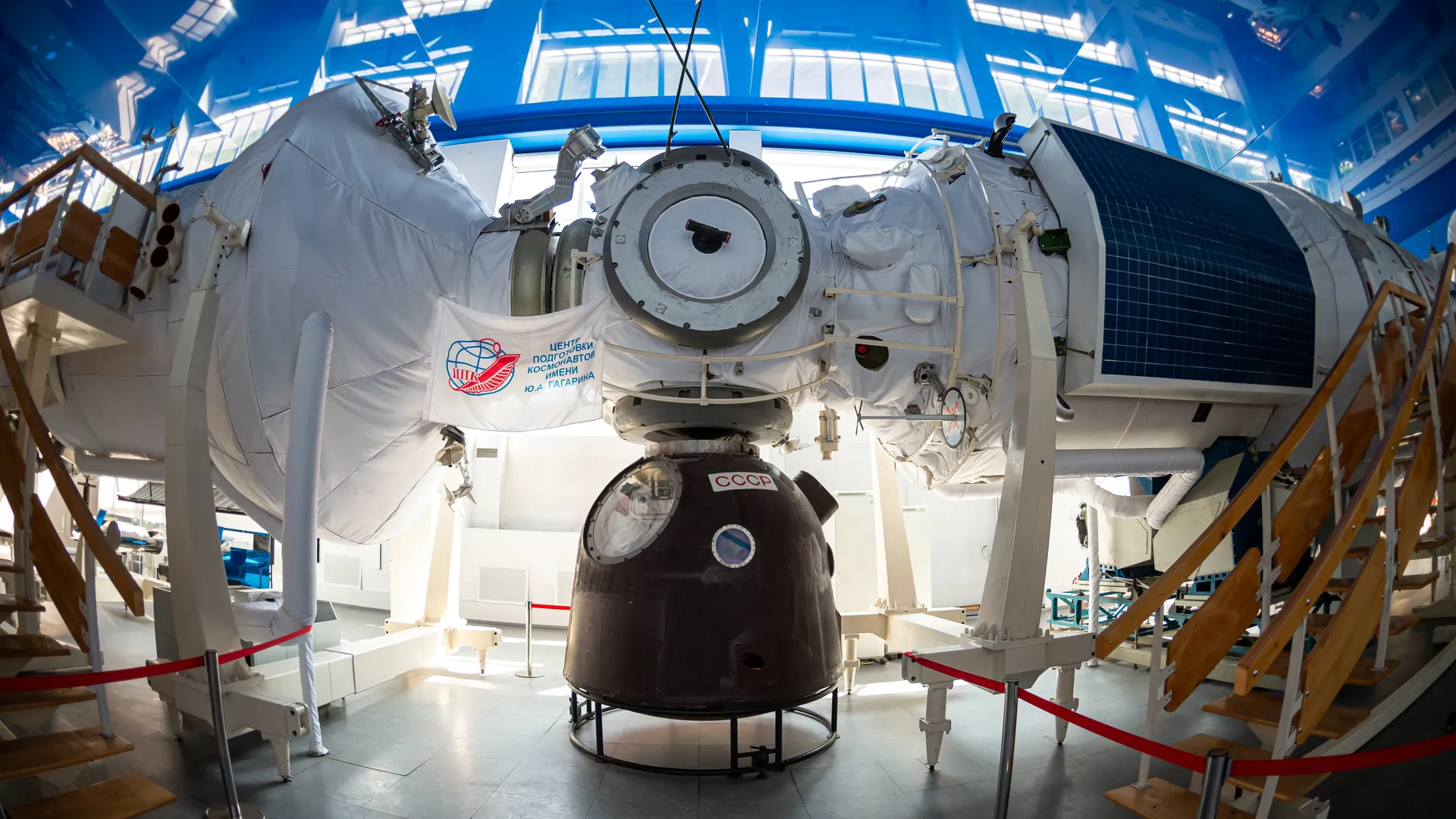 Нет права на ошибку: в Подмосковье будущие космонавты учатся выживать в невесомости