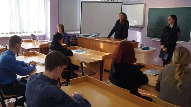 Сотрудники полиции провели профилактические беседы со школьниками в Павловском Посаде