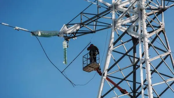 Надежность электроснабжения 12 городских округов повысили в Подмосковье