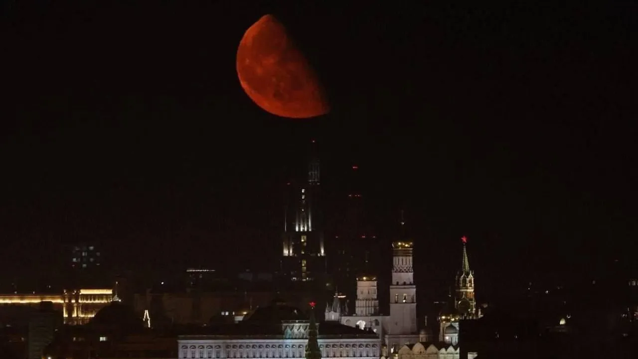 Москвичи в ночь с 13 на 14 марта смогут увидеть «кровавую Луну»