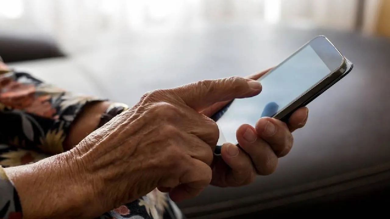 Как спасти родственника от мошенников: алгоритм действий от киберполиции